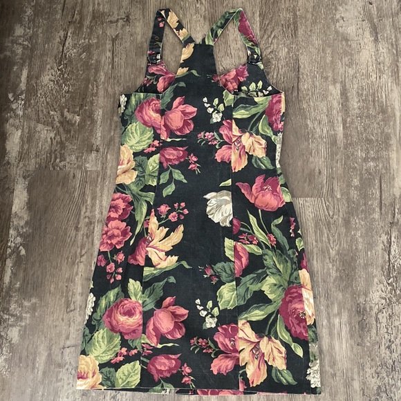 Dresses - Picture 4 of 6